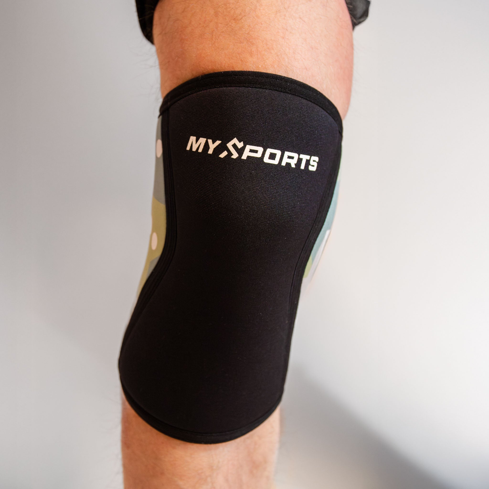 Elastisk MySports knæstøtte i to farver