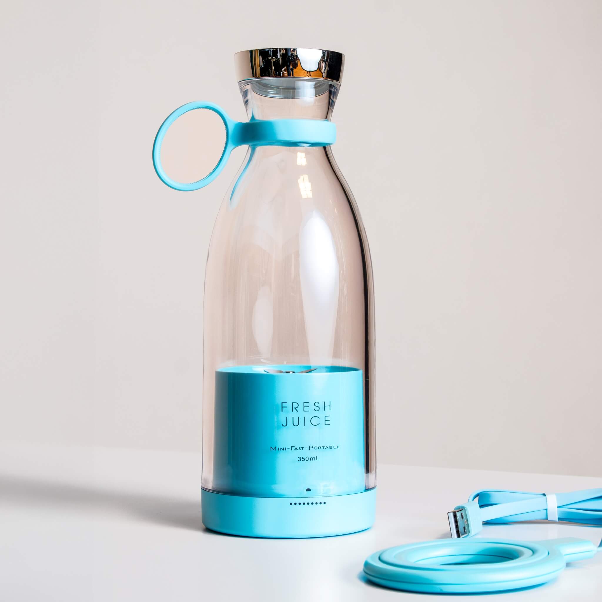 Fresh Juice bærbar juicer 350 ml set tæt på – praktisk blender til frugt, smoothies og proteinshakes